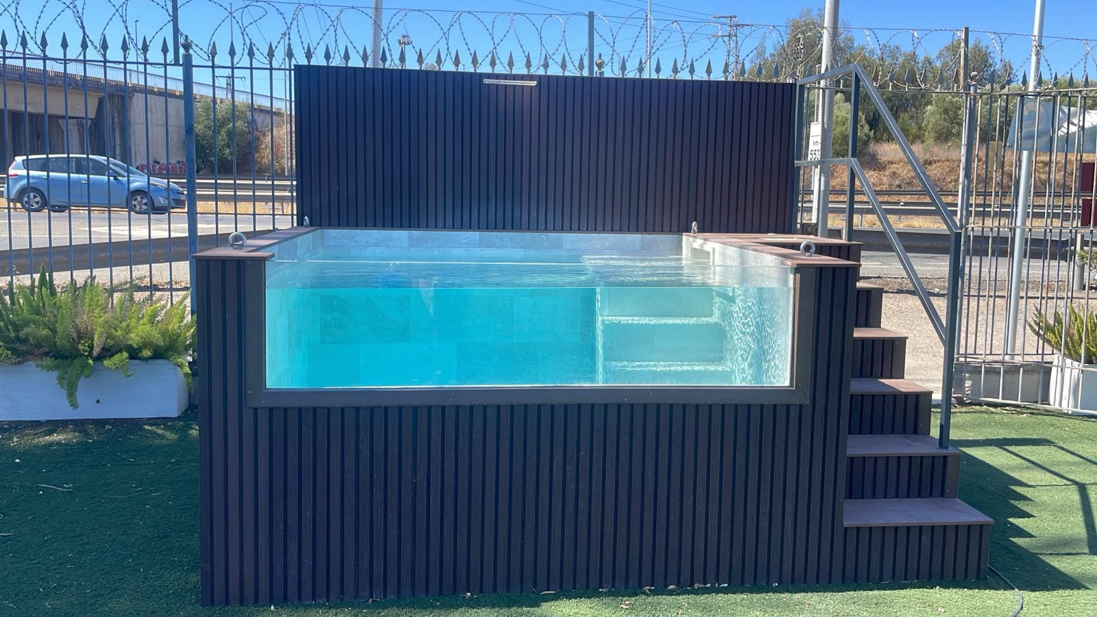Piscina Elevada de patio 3 x 2,2 M con cristal ampliado  (14PPCO/24 DH)